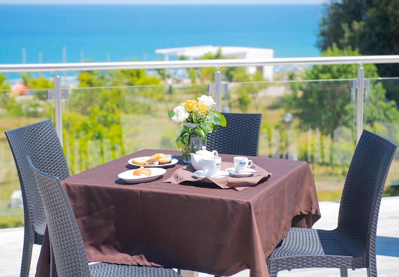 Frontemare Hotel Village & Ristorante Rodi Garganico Exterior photo