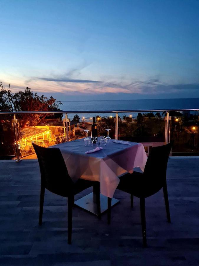 Frontemare Hotel Village & Ristorante Rodi Garganico Exterior photo